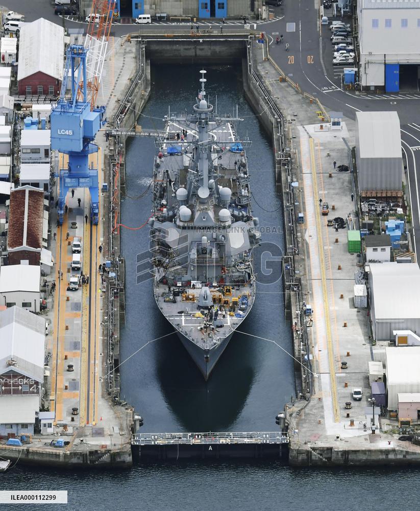 U.S. destroyer put in dock for examination