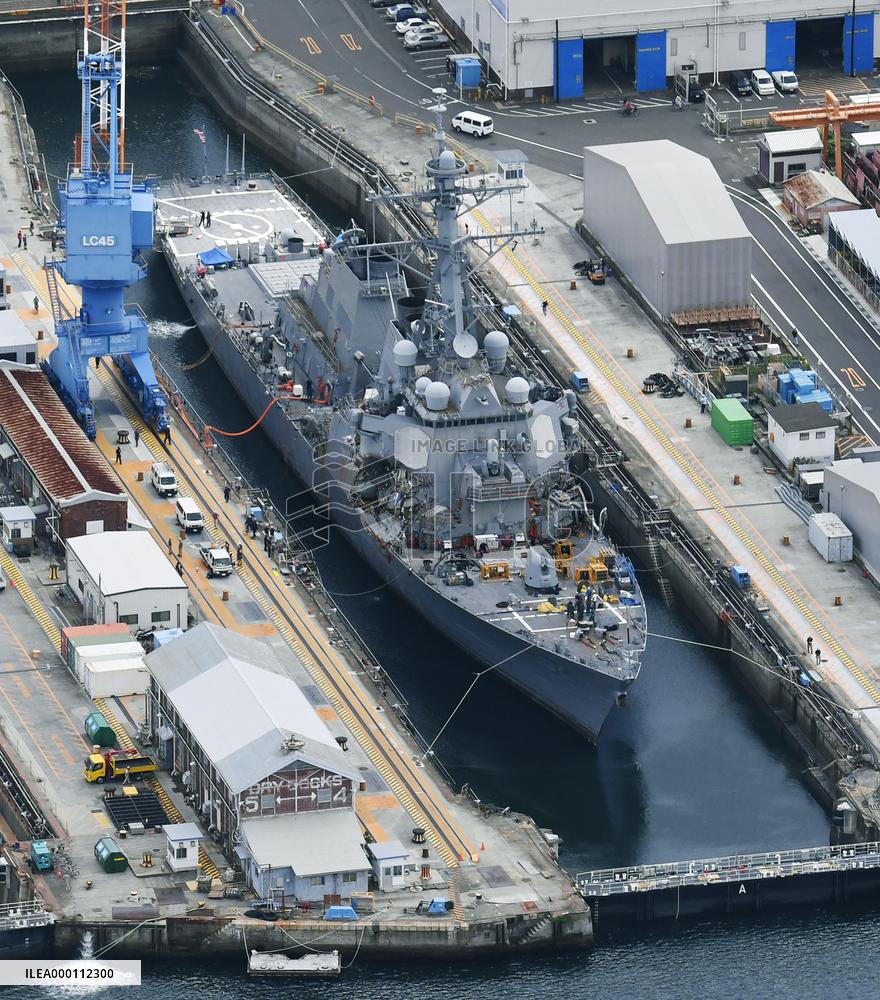 U.S. destroyer put in dock for examination