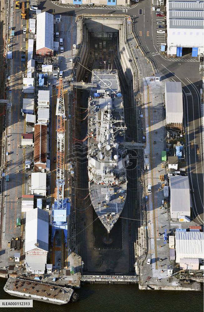 U.S. destroyer put in dock for examination
