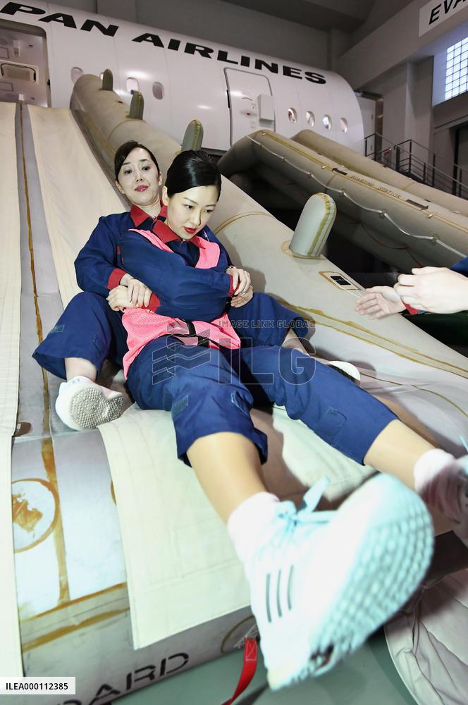 JAL introduces new emergency training