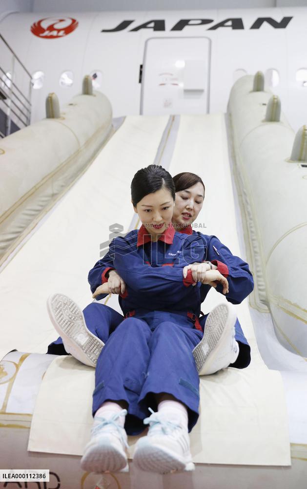 JAL introduces new emergency training