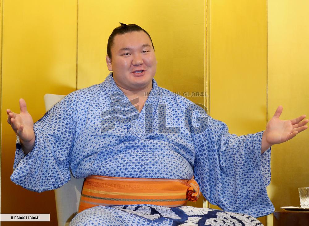 Hakuho attends press conference