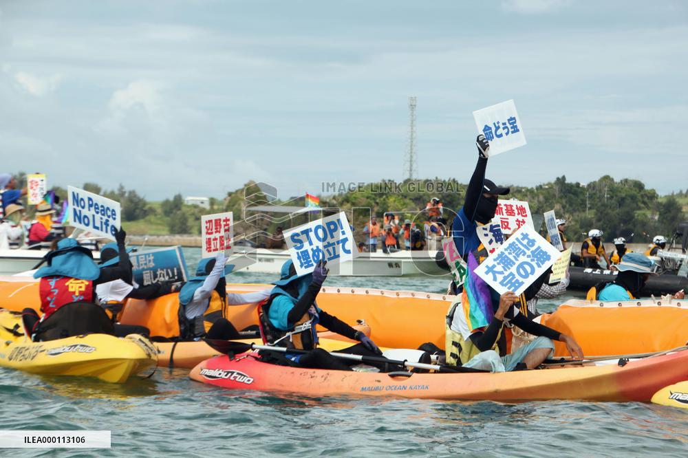 Canoe protest against U.S. air base relocation in Okinawa