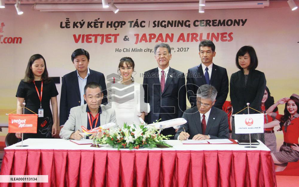 JAL, Vietnamese budget airline VietJet ink tie-up agreement