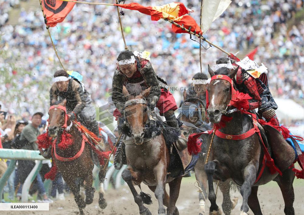 Armored warriors compete in horse race