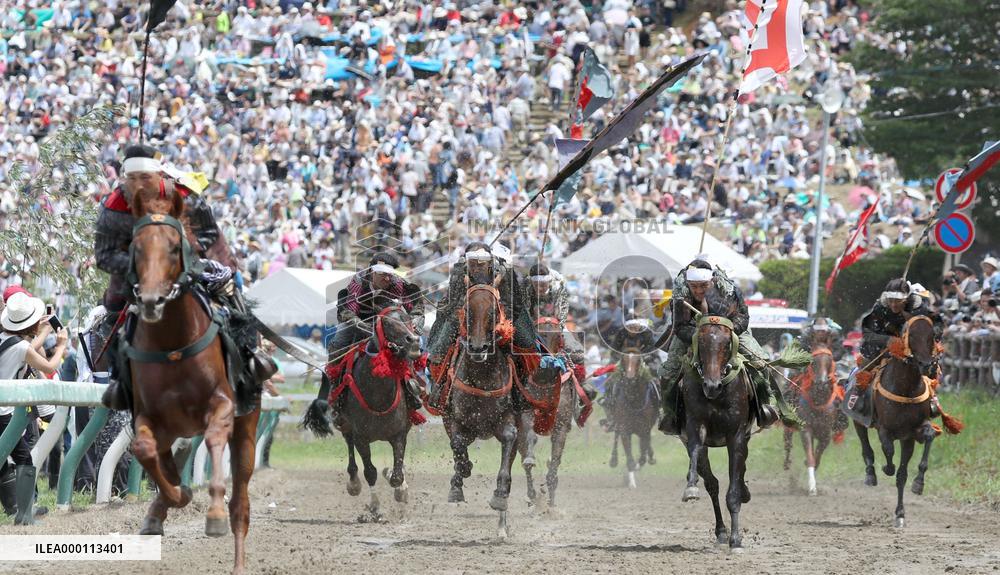Armored warriors compete in horse race