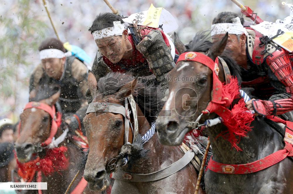 Armored warriors compete in horse race