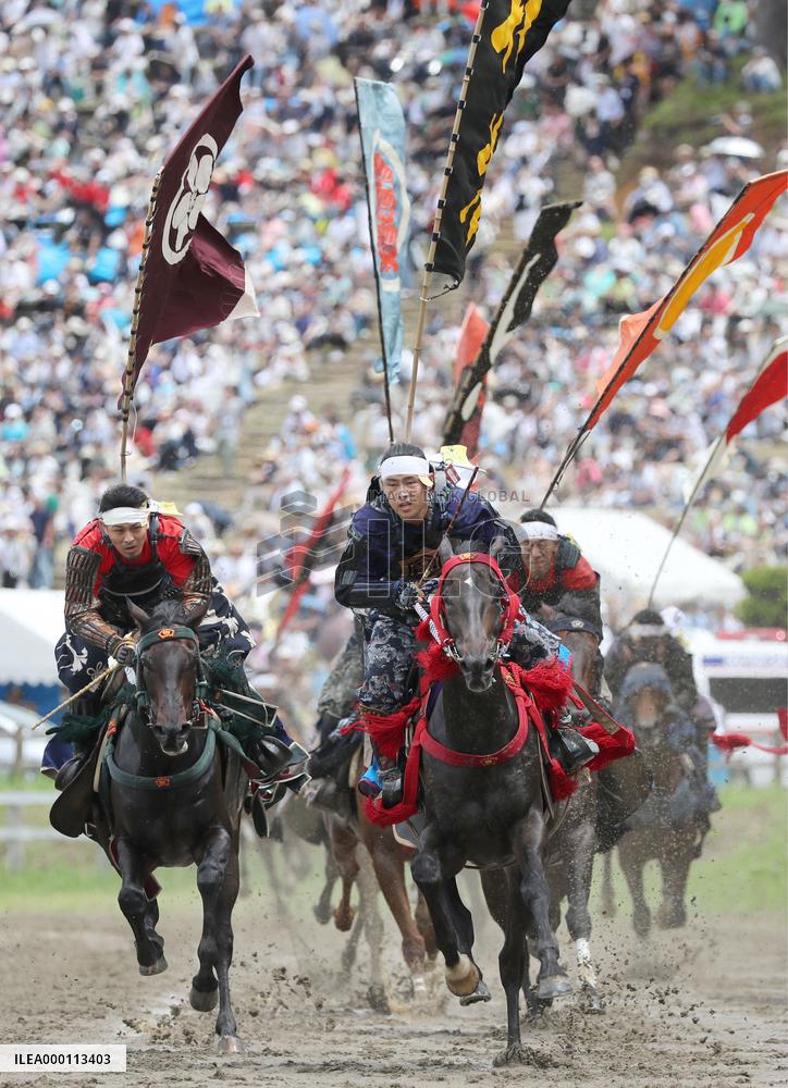 Armored warriors compete in horse race