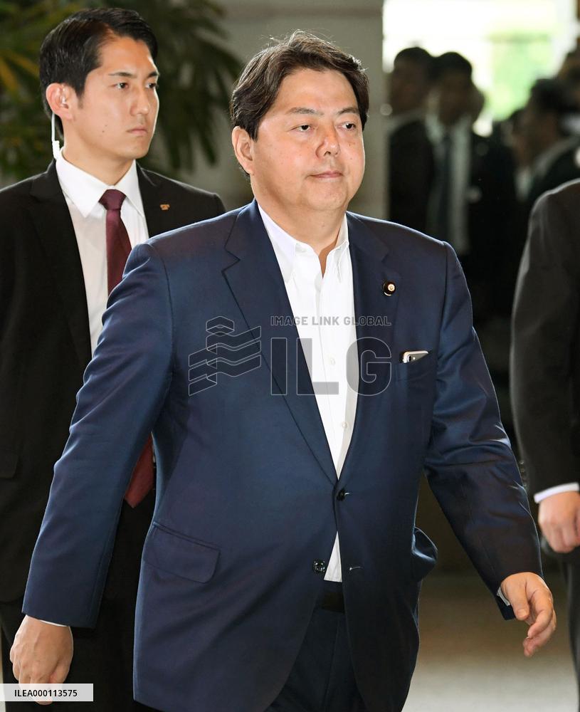 Cabinet reshuffle amid waning support for PM Abe