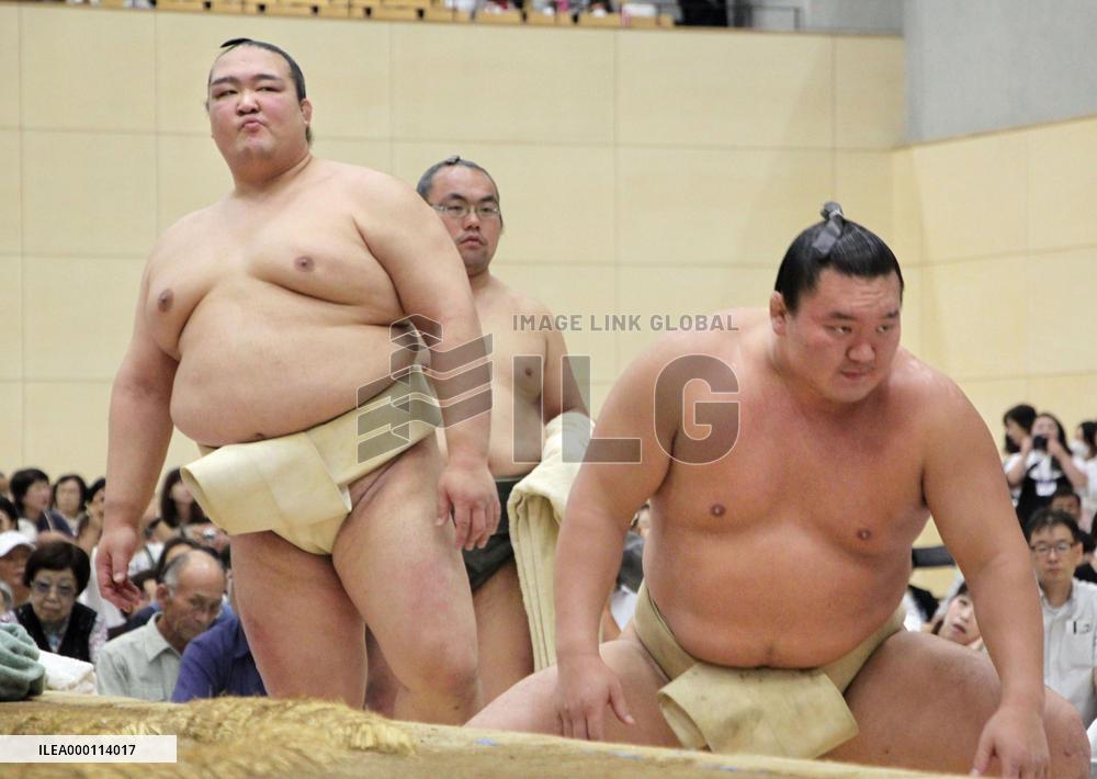 Sumo: Kisenosato joins summer regional tour, not yet ready for bouts