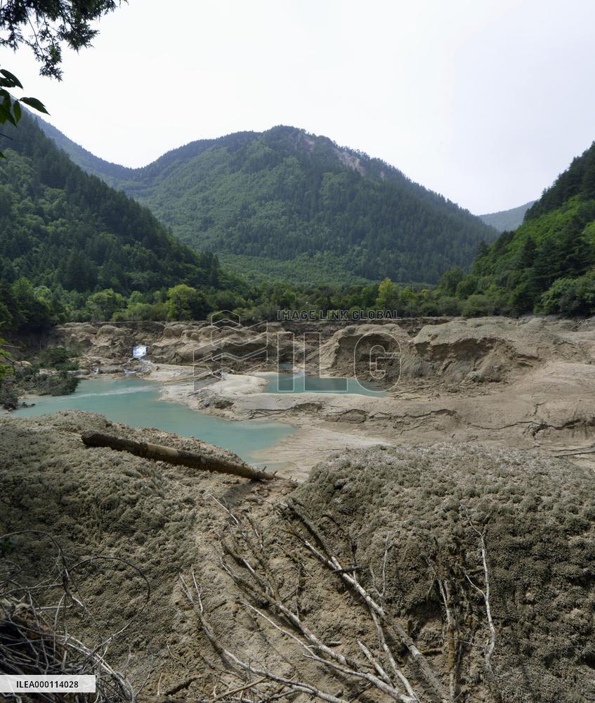 Search and rescue work continues in China's quake-hit Sichuan