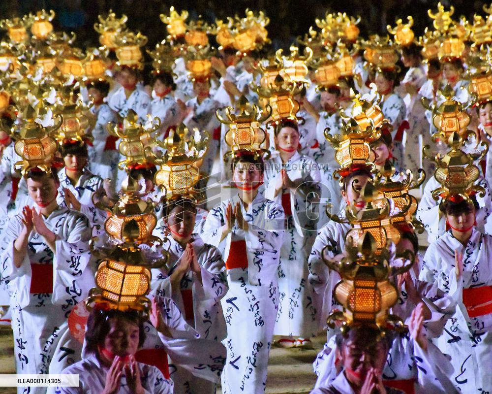Traditional dance by 1,000 women in Kumamoto, Japan