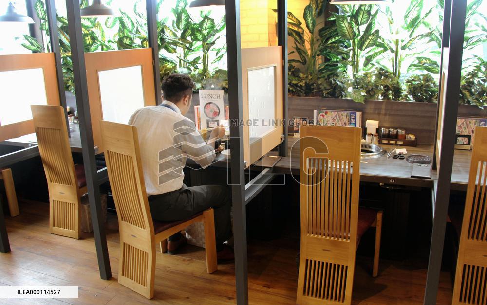 Solo dining, karaoke strike chord among solitary Japanese consumers