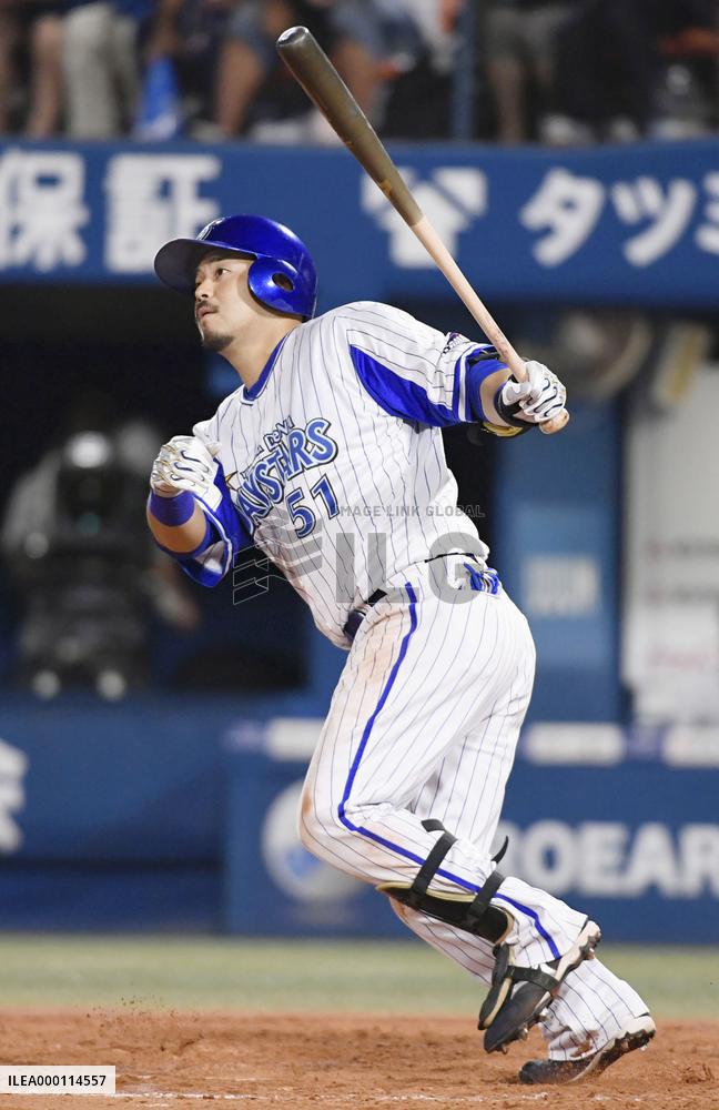 BayStars beat Carp