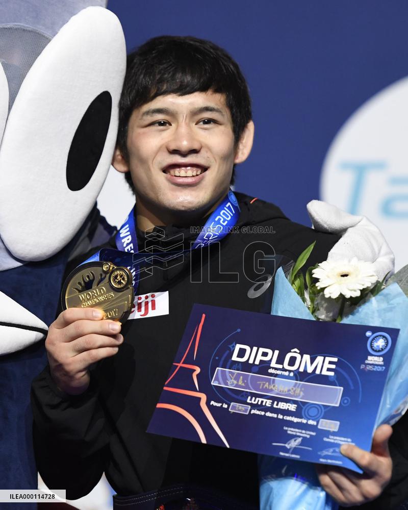 Takahashi wins gold in 57-kg FS at Paris worlds