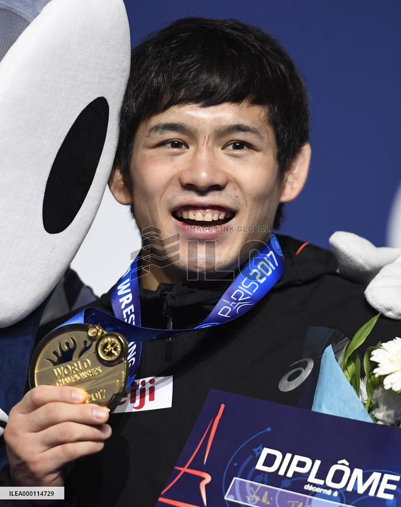 Takahashi wins gold in 57-kg FS at Paris worlds