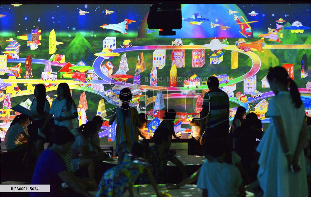 Digital art exposition attracts Chinese people