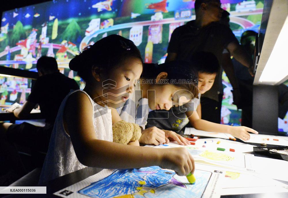 Digital art exposition attracts Chinese people
