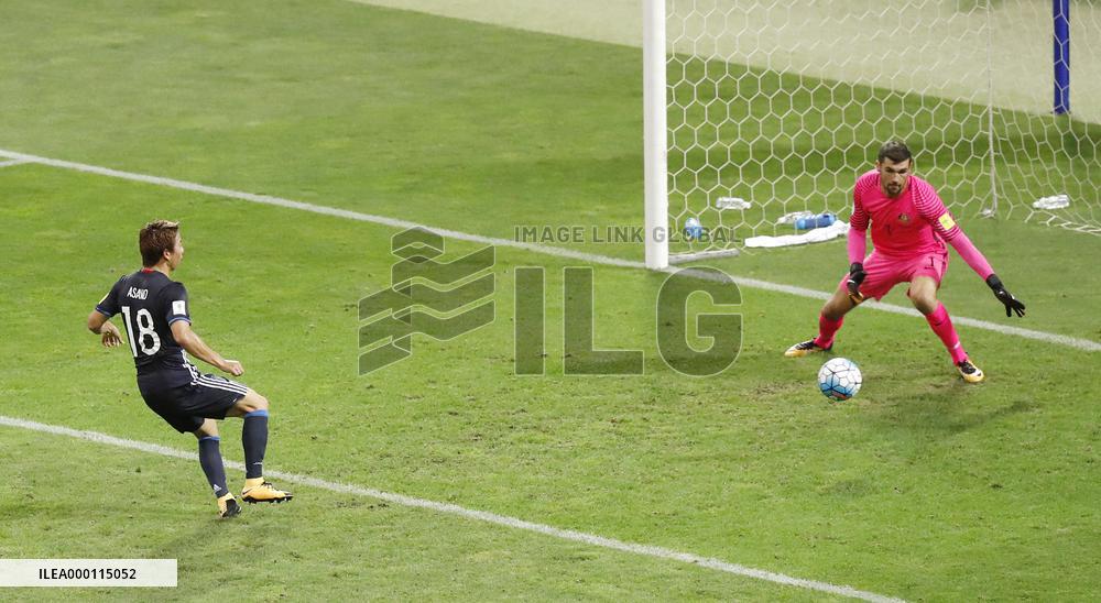 Soccer: Japan's Asano scores opener against Australia in World Cup qualifier