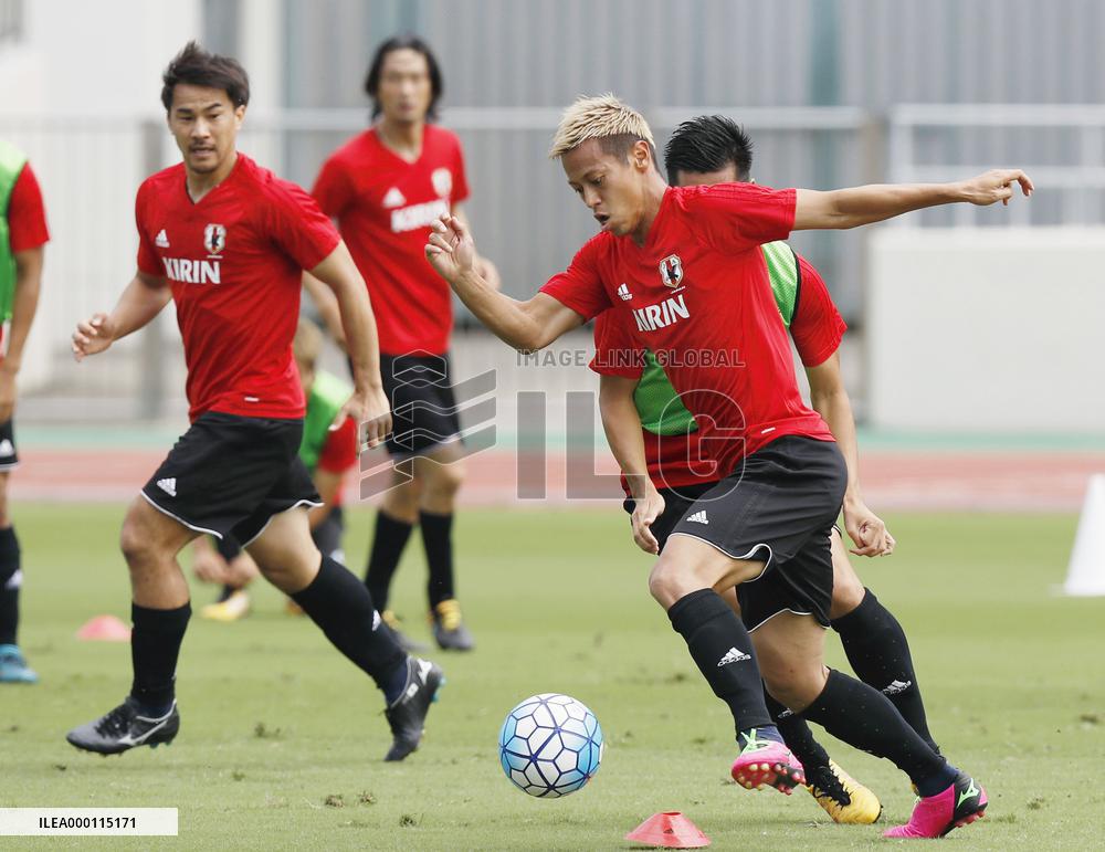 Soccer: Benched Honda welcomes wake-up call, at least in qualifying