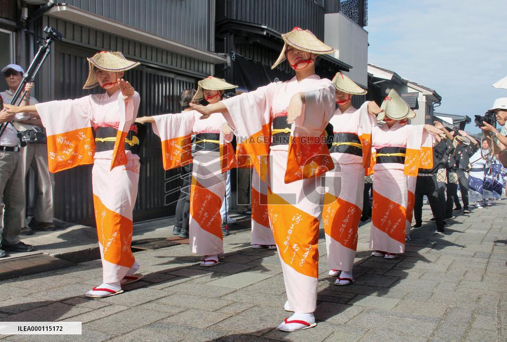 Traditional early autumn dance festival in Toyama