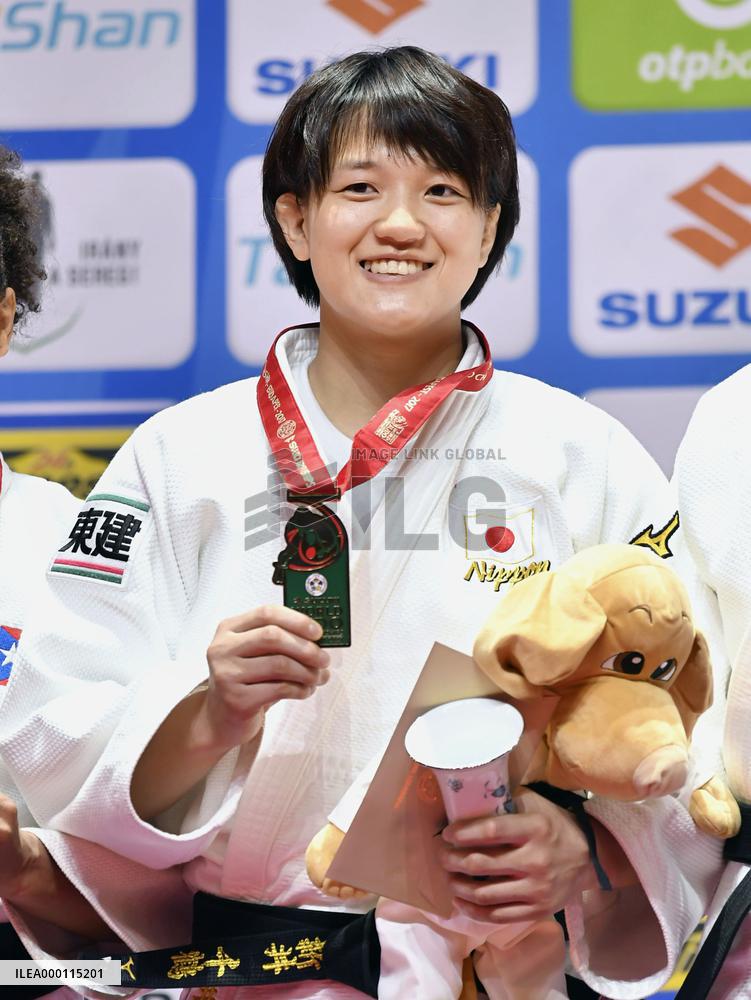 Japan's Arai wins gold