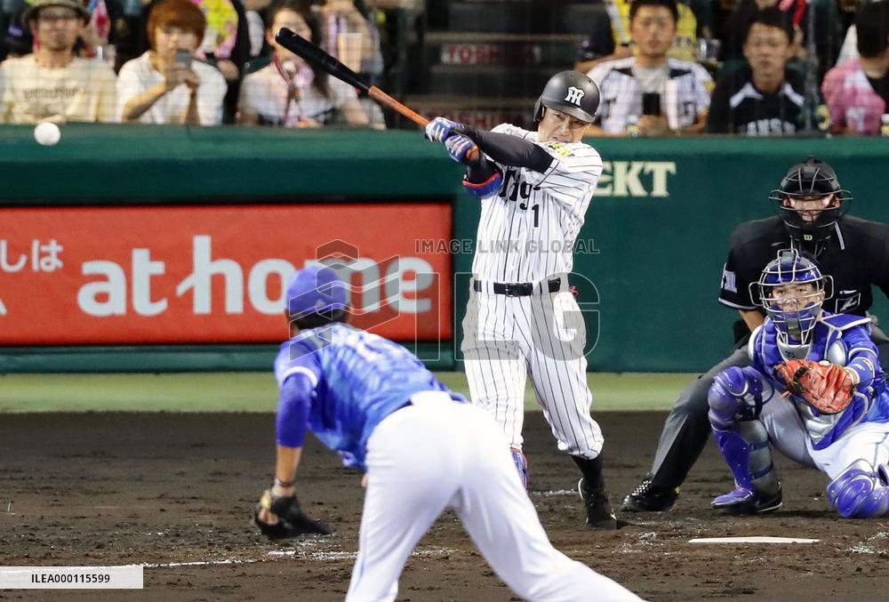 Baseball: Toritani gets 2,000th career hit