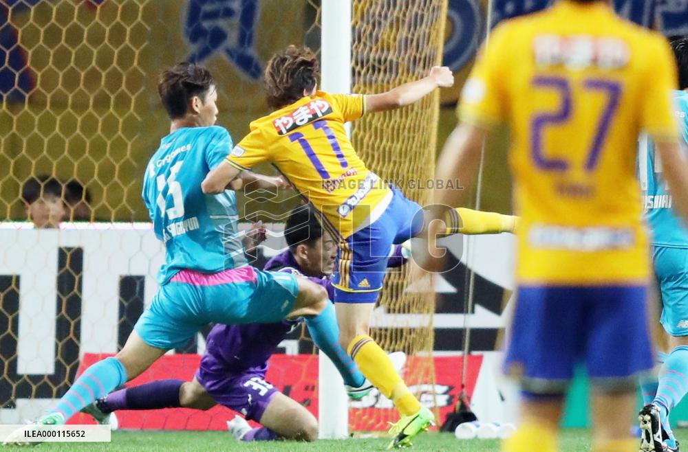 Soccer: Ishihara double boosts Sendai's J-League survival chances