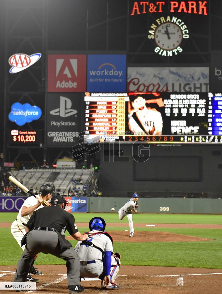 Baseball: Lengthy rain delay in Giants-Dodgers game