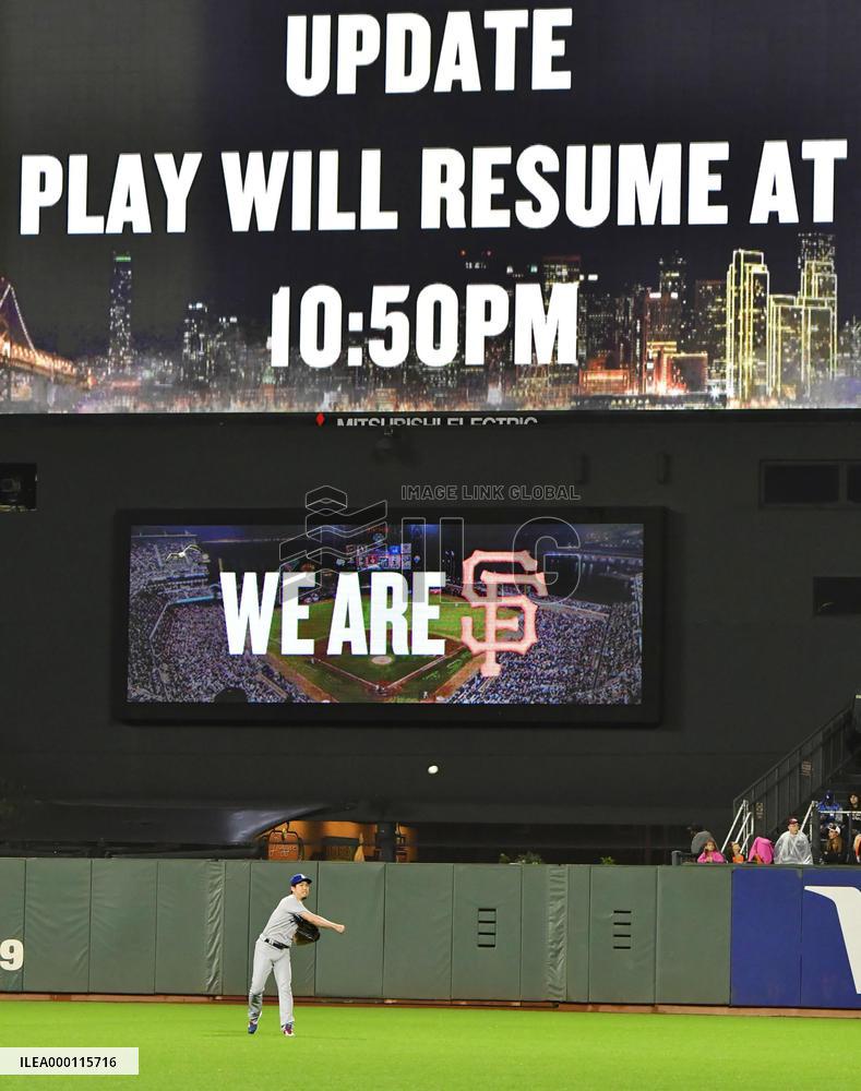 Baseball: Lengthy rain delay in Giants-Dodgers game