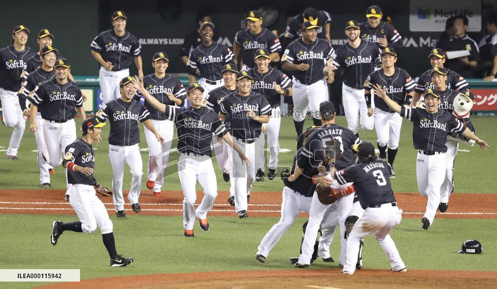 Hawks wins Pacific League title