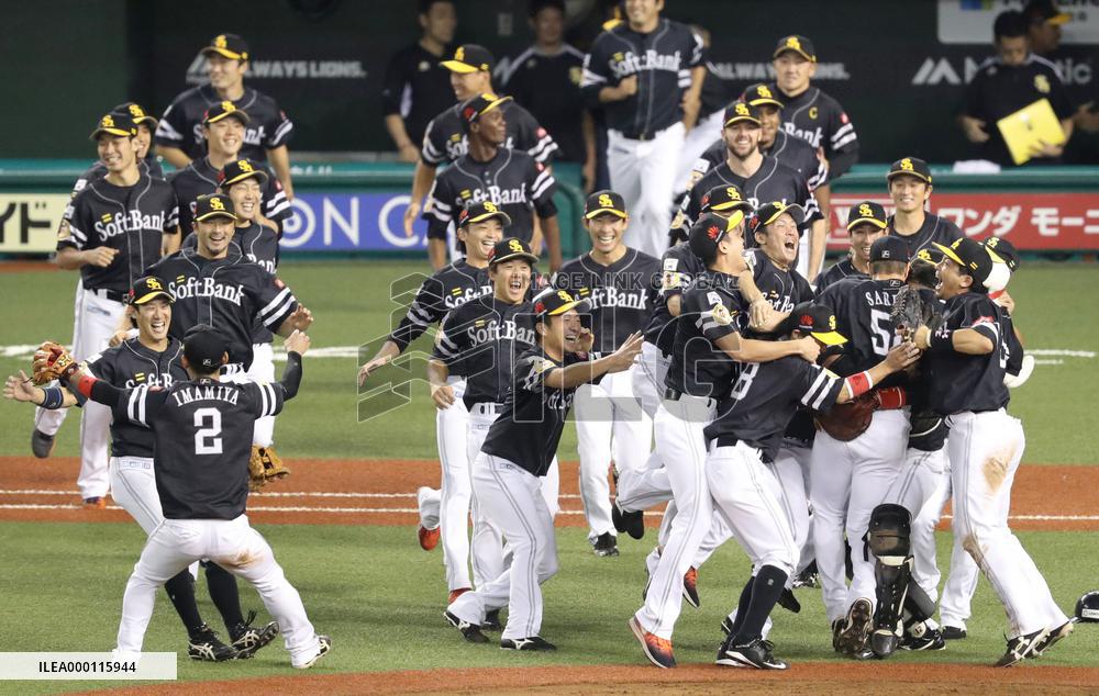 Hawks wins Pacific League title