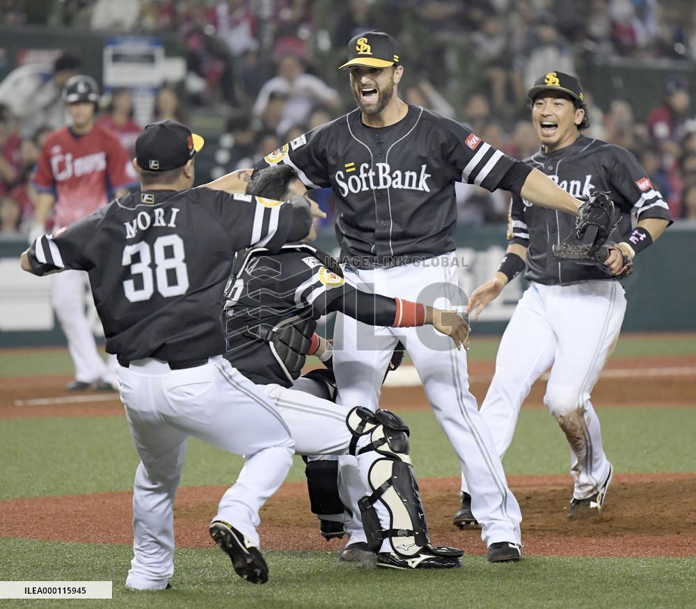 Hawks wins Pacific League title