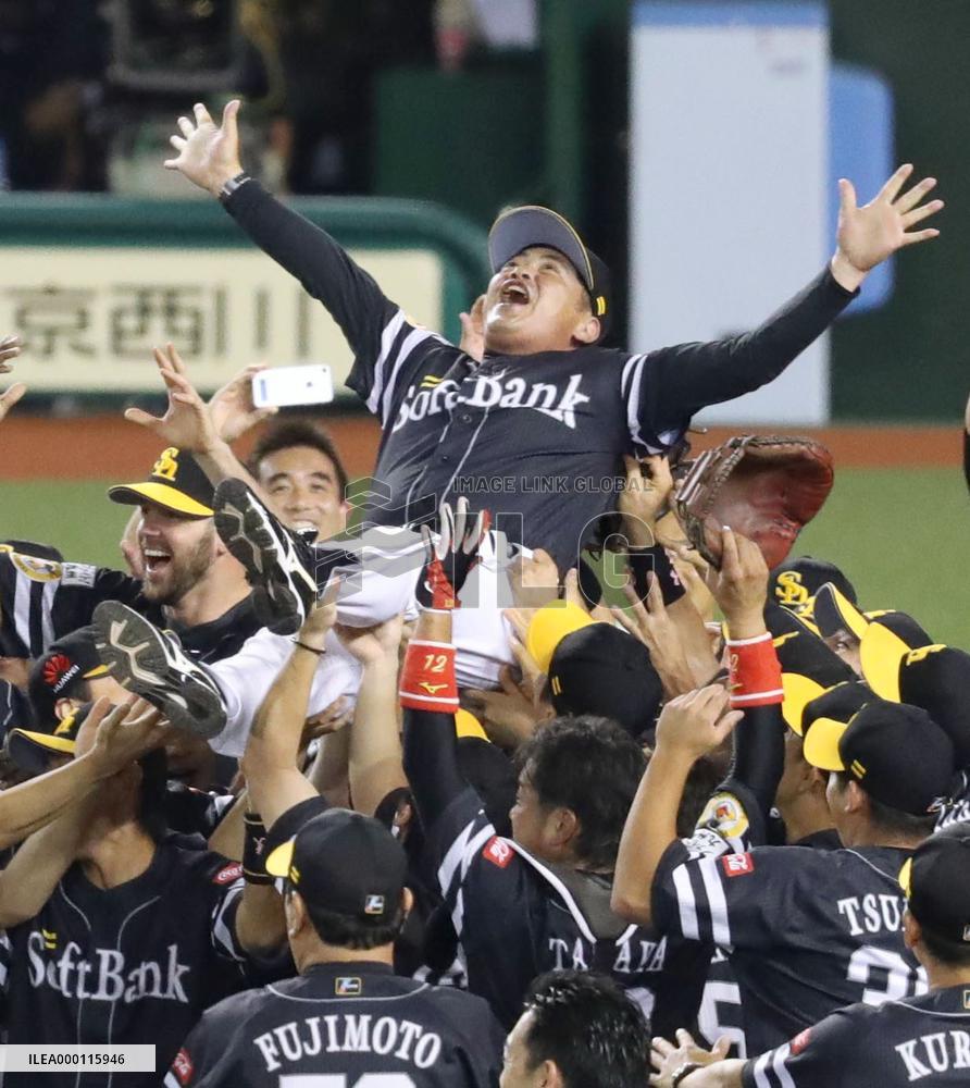 Hawks wins 18th Pacific League title