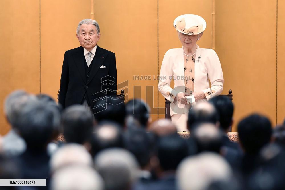 Emperor, empress attend meeting of war-bereaved families
