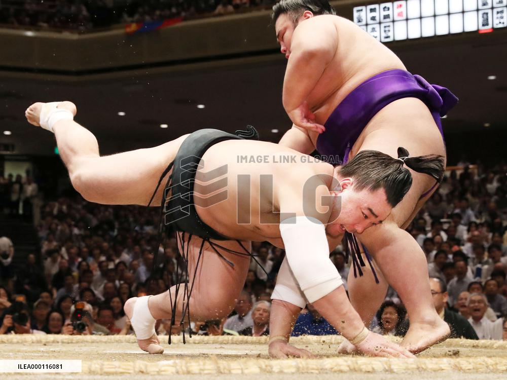 Sumo: Yokozuna Harumafuji suffers 4th loss at autumn sumo in Tokyo
