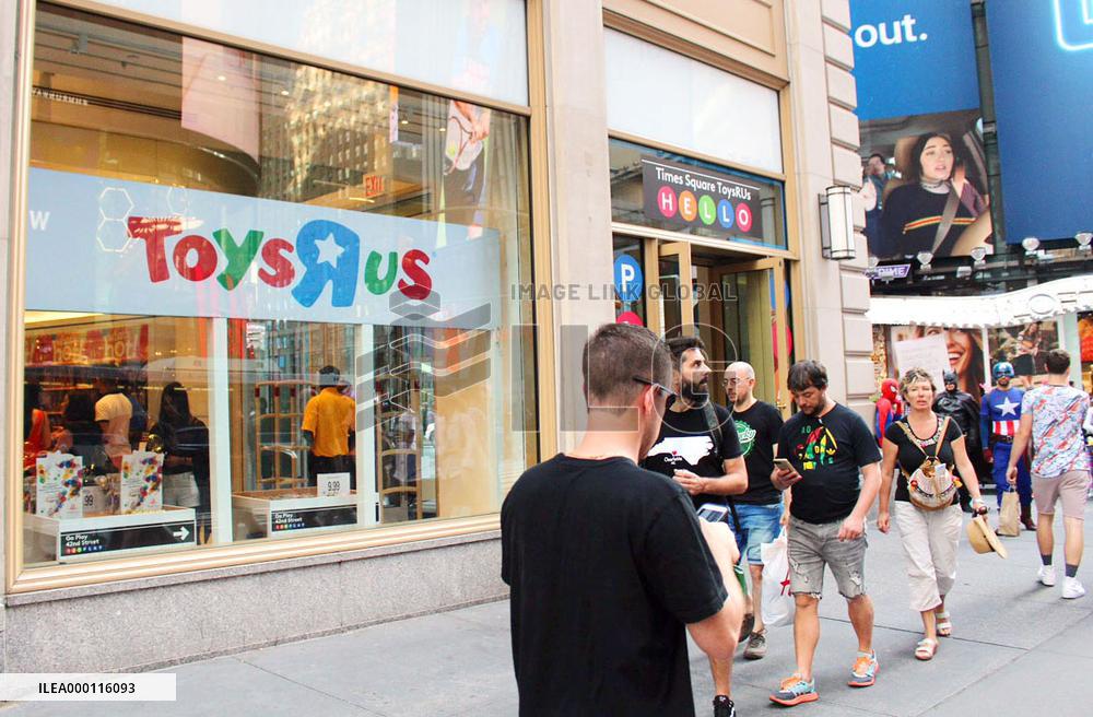 Toys"R"Us files for bankruptcy protection