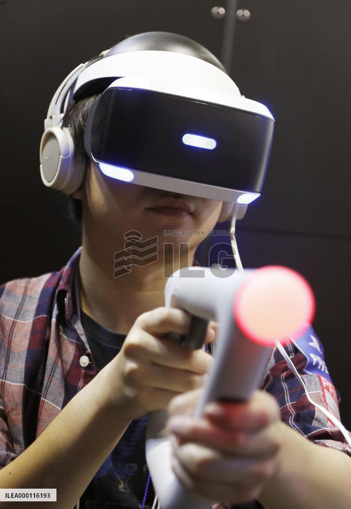 Visitors experience VR games at Tokyo Game Show