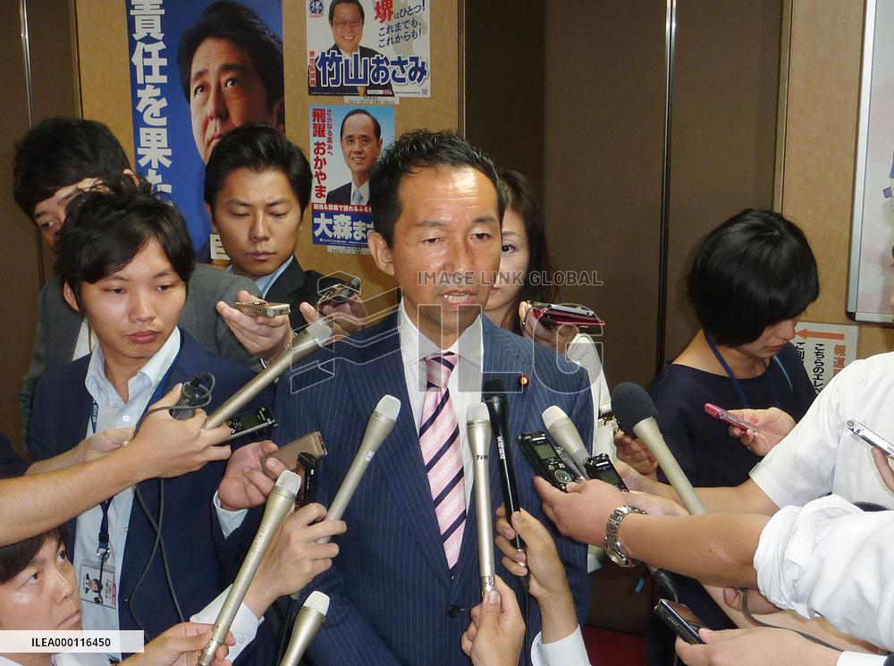 Senior vice minister to leave LDP for new party ahead of election