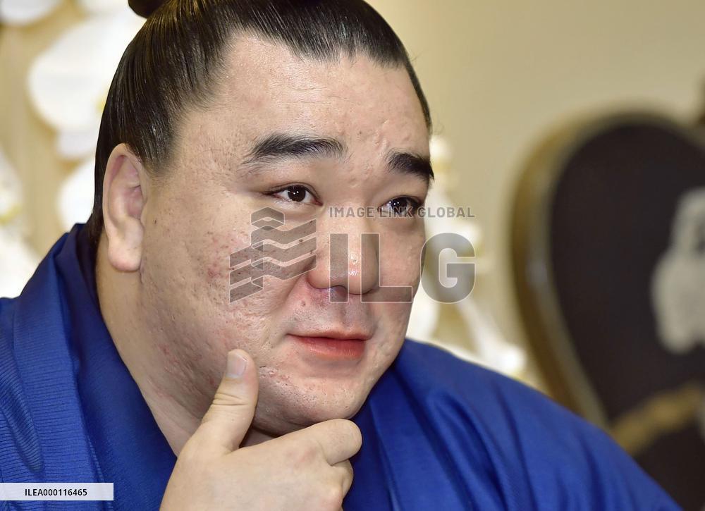 Sumo: Harumafuji savors sweet taste of victory sake after big win