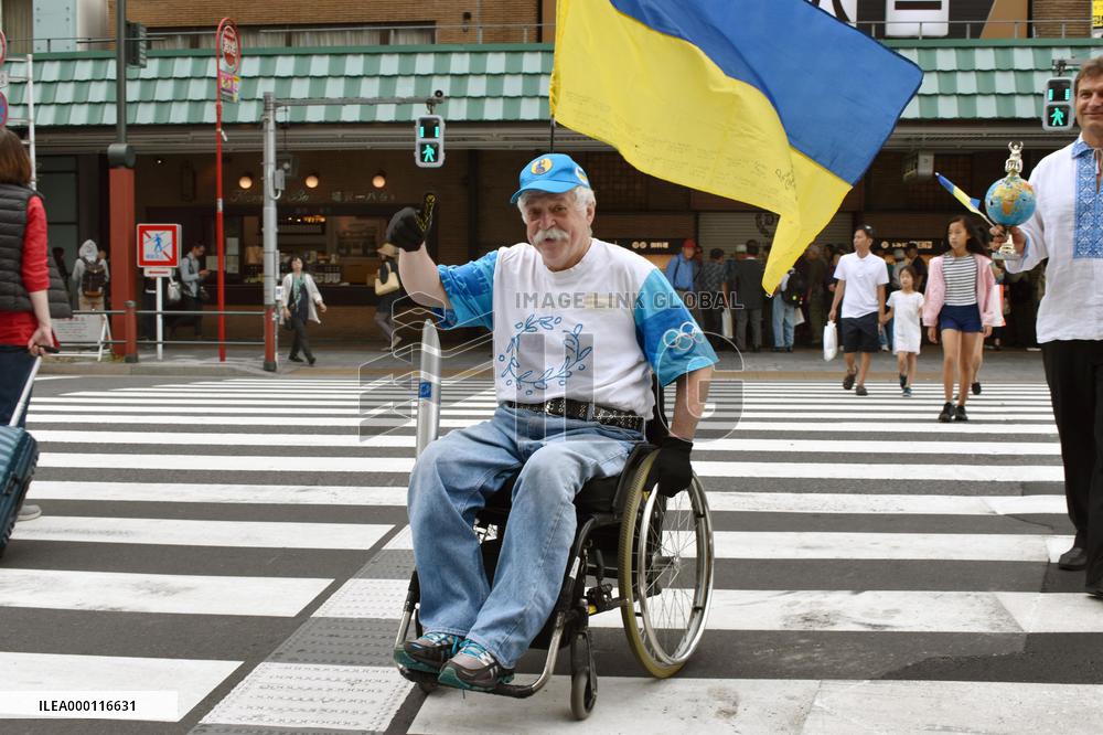 Ukraine wheelchair activist visits Japan