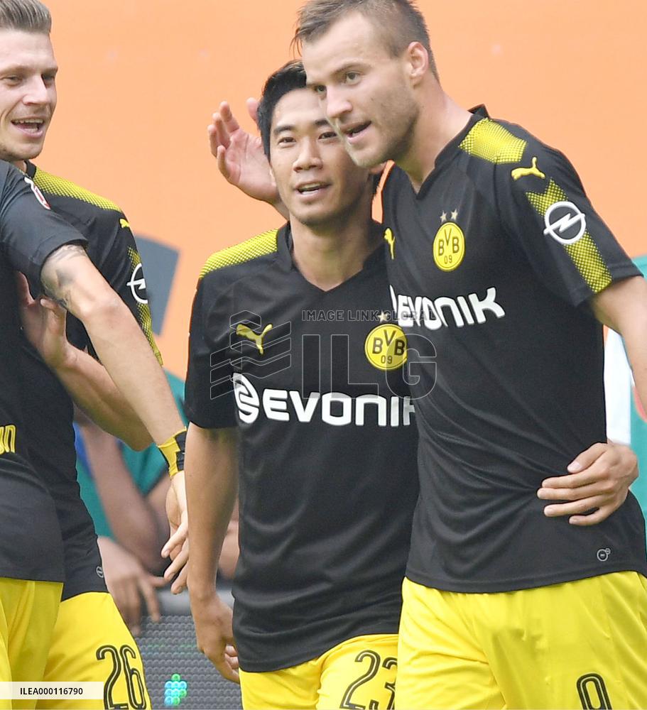 Soccer: Kagawa makes history with winner for Dortmund vs Augsburg
