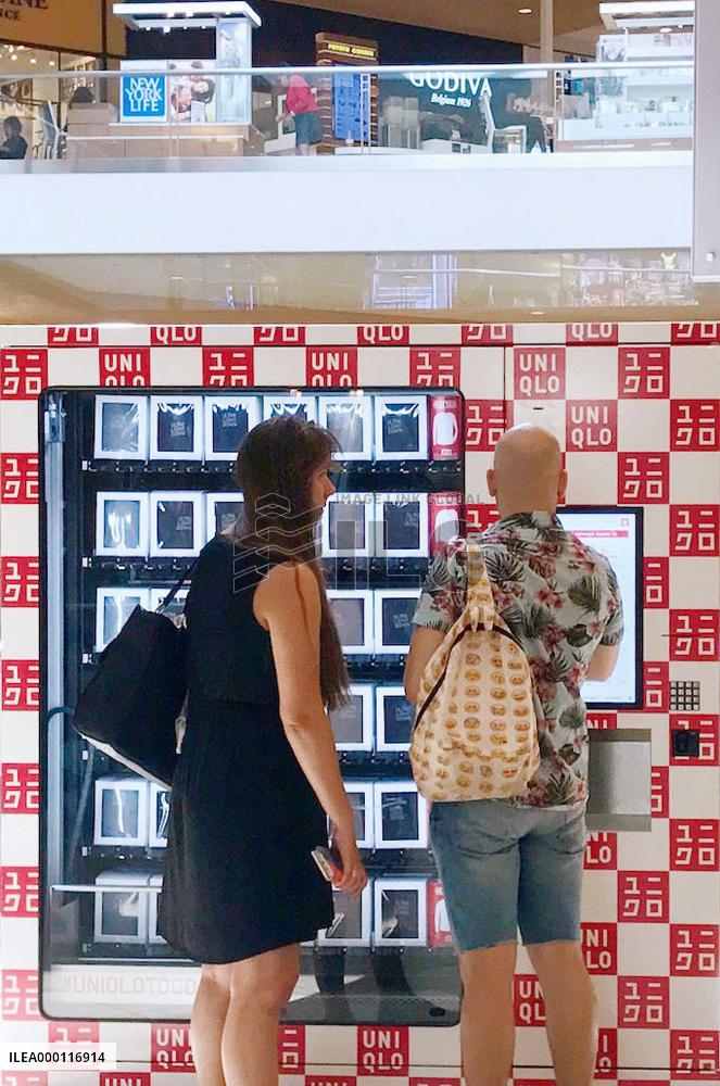 Uniqlo vending machine installed in U.S.