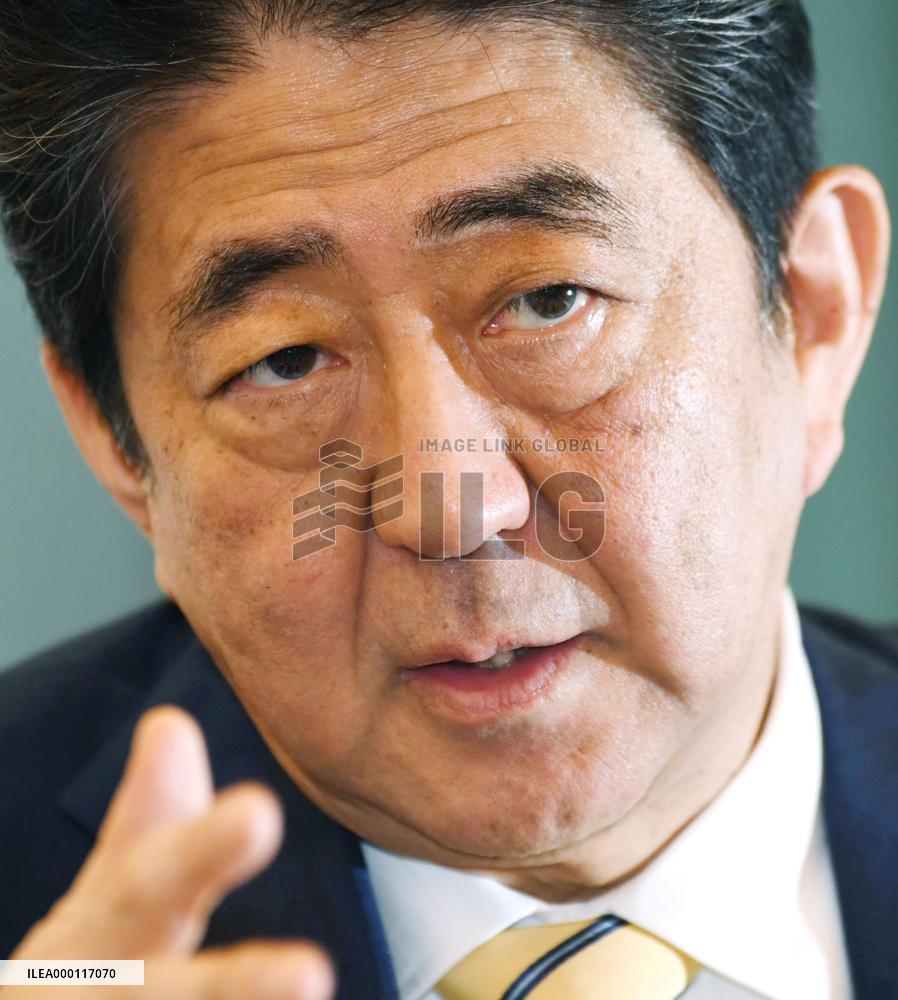 Abe seeks Party of Hope's support for constitutional revision