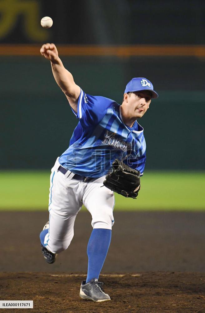 Tigers vs BayStars in Game 3 of Central League Climax Series