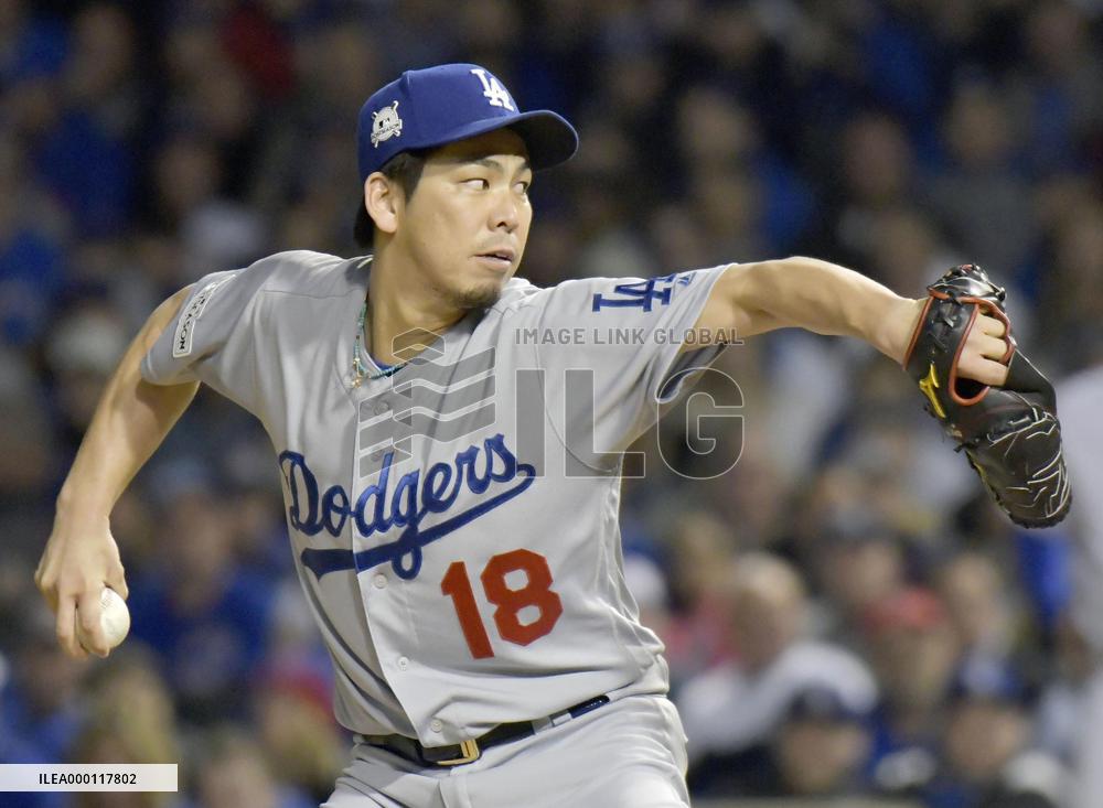 Dodgers' Maeda pitches in relief