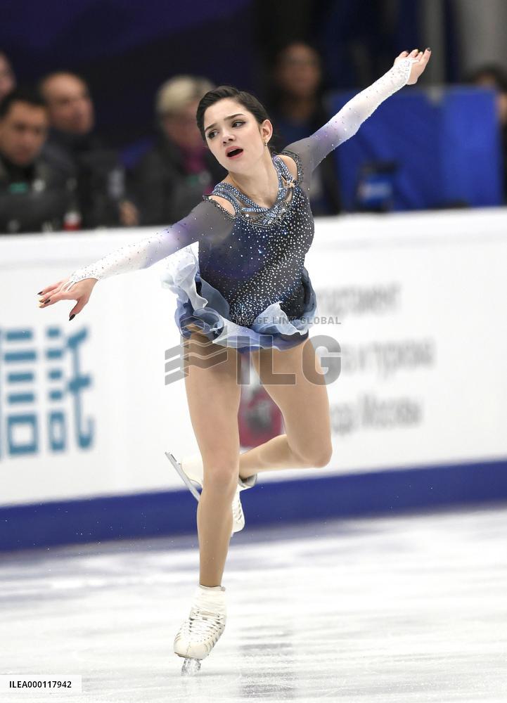 Figure skating: Evgenia Medvedeva takes lead after SP in Moscow