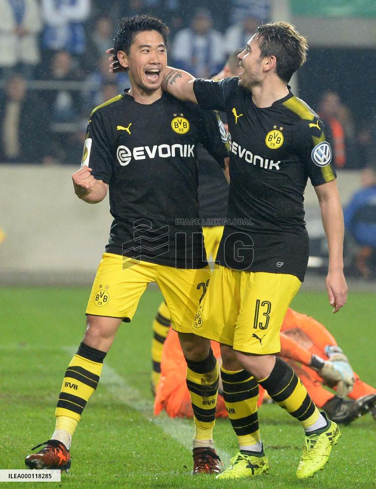 Dortmund's Kagawa celebrates