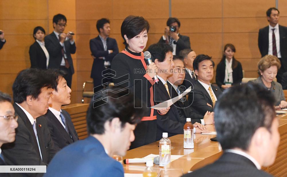 Koike to keep distance from national politics