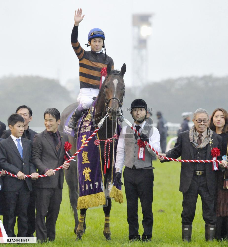 Horse racing: Kitasan Black completes Tenno-sho double